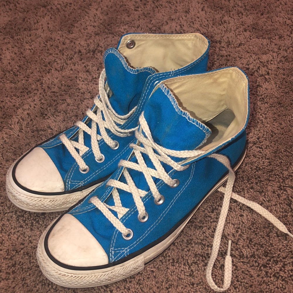 Blue Converse! Men’s size 6, women’s 8